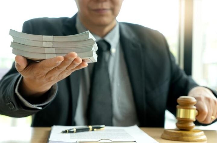 Payment of Bonus Act | Workers Can't Be Denied Bonus Claiming Factories Are Run by Charitable Trusts: Supreme Court